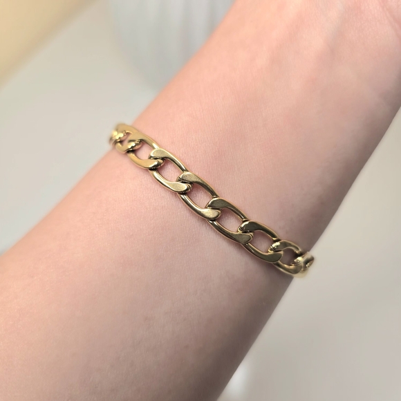 Chic Gold Heart Necklace and Bracelet Set